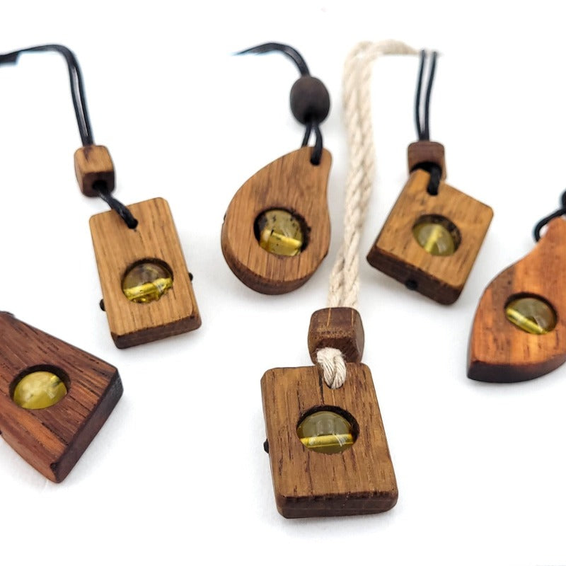 Collections pendentifs ambres et bois fait main Orbaltic